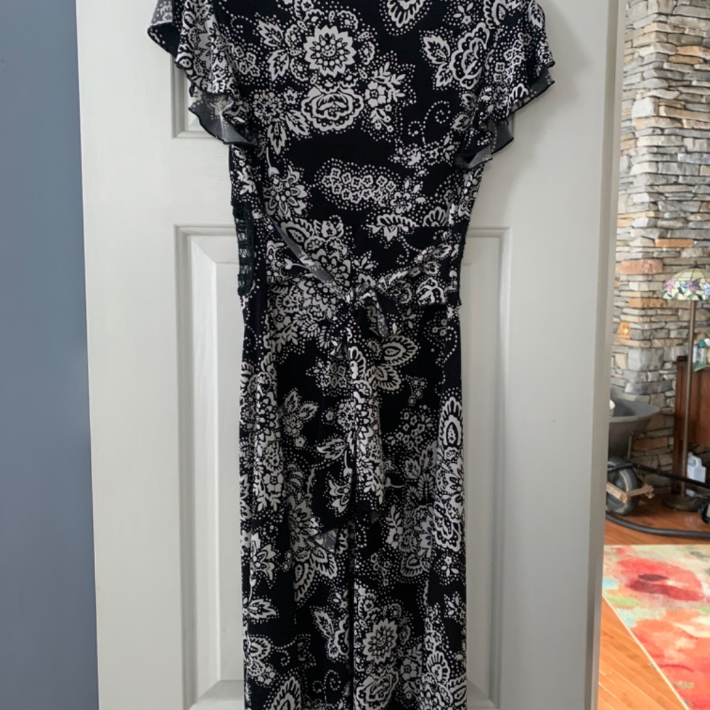 Black & White pattern dress with lace mid section - Picture 3 of 9